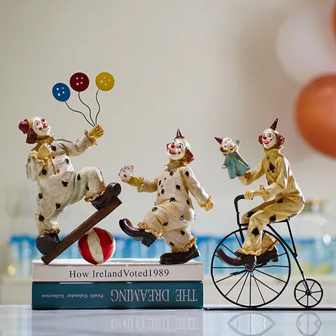 Vintage Circus Clown Resin Figurines Nordic Home Decor Desktop Ornaments Hand Painted Acrobatics Statue For Living Room Office Gift
