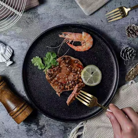 Japanese Matte Black Ceramic Steak Plate Round Porcelain Serving Dish Minimalist Modern Style Heat Resistant Tableware For Hotel Restaurant