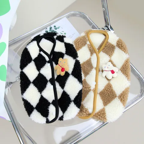 Chaleco para Mascotas de Lana de Cordero Cálida de Invierno Patrón Clásico de Damero Argyle Ropa para Perros Con Muñeca 3D