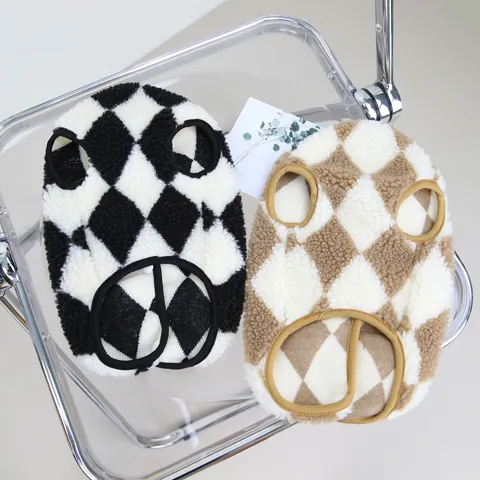 Chaleco para Mascotas de Lana de Cordero Cálida de Invierno Patrón Clásico de Damero Argyle Ropa para Perros Con Muñeca 3D