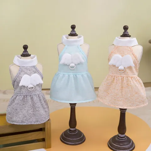 Niedliches Haustier Hund Katze Kleid Mit Plüsch Engelsflügeln Und D-Ring Für Leine Polyester Strickstruktur Kleine Hundekleidung