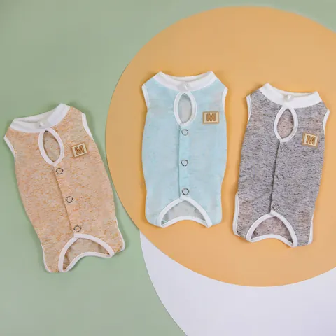 Combinaison de Récupération en Polyester Respirant pour Animaux de Compagnie Vêtements de Stérilisation Gilet Sans Manches Avec Boutons Bordure Côtelée