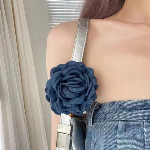 Spilla Fermaglio Capelli a Forma di Rosa in Tessuto Denim Fatta a Mano Decorazione Floreale 3D Accessorio Denim Donna