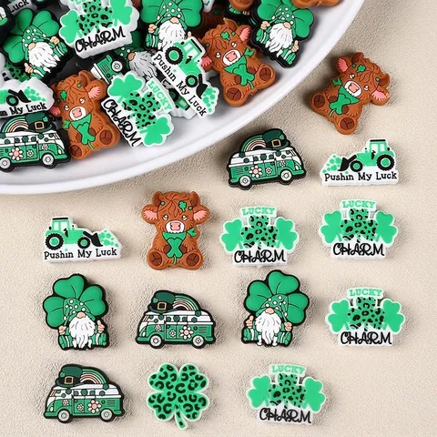 Cuentas de Silicona del Día de San Patricio para Joyería DIY Trébol de la Suerte Gnomo Vaca Adornos de Zapatos PVC Decoración