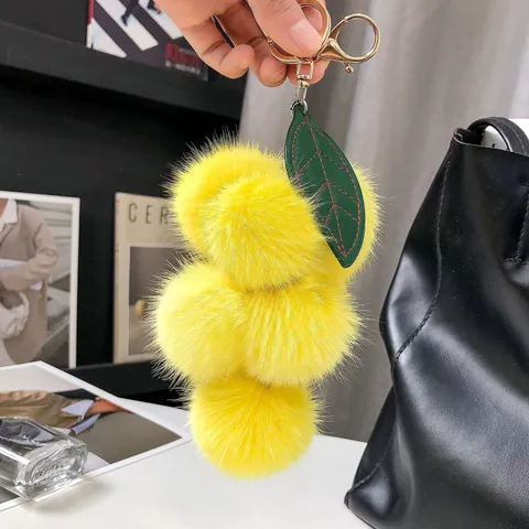 Porte-clés Forme de Raisin en Fourrure de Renard pour Femmes Pendentif de Sac en Peluche Fait Main Pompon Poilu de Luxe Accessoire Auto