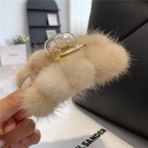 Eleganter Nerzfell Haarkrebs Herbst Winter Großer Plüsch Fellkugeln Hai Clip Für Damen Tägliche Süße Haar Accessoires