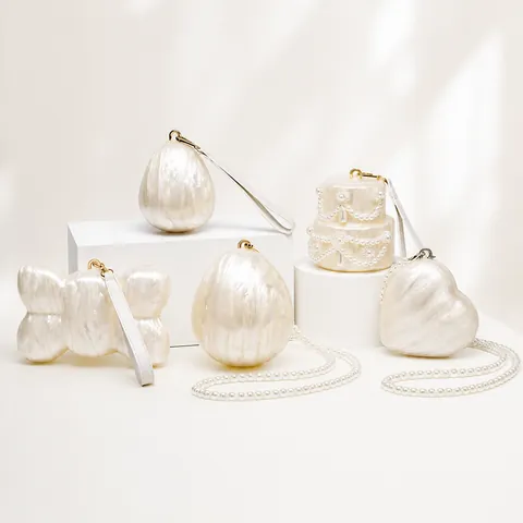 Pochette De Soirée Irrégulière En Acrylique Forme Cœur Gâteau Finition Nacrée Chaîne Künstliche Perles Sac À Main Mariage Élégant