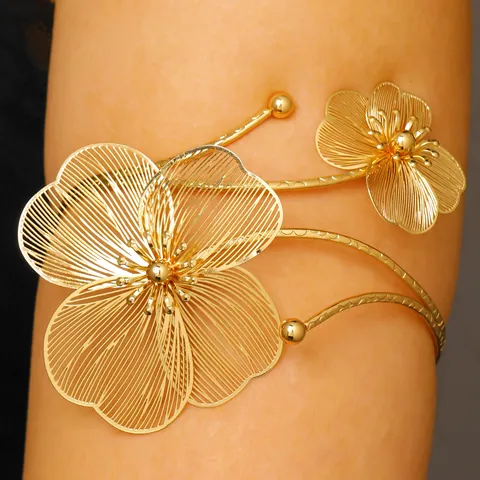 European Fashion Hollow Flower Shell Arm Cuff Adjustable Opening Metal Iron Armband For Women Bohemian Style Jewelry