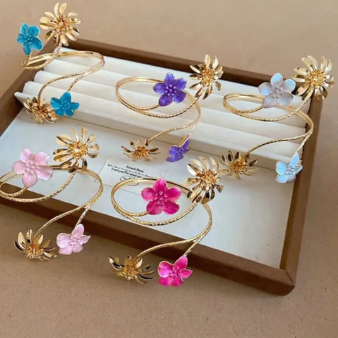 Summer Vibrant Enamel Flower Arm Cuff For Women Sweet Cool Spiral Iron Bangle Unique Design Daisy Flower Hand Jewelry Gift