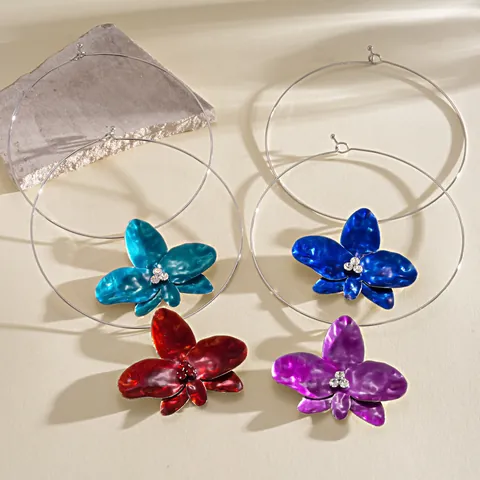 Vintage Iron Drip Oil Floral Choker Necklace and Flower Stud Earrings with Rhinestones for Women Elegant Travel Jewelry