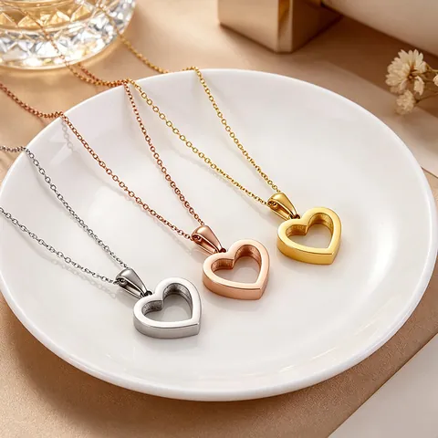 Collana Con Ciondolo A Cuore Cavo Minimalista Acciaio Inossidabile Placcato Oro 18K Catena Clavicola Gioielli Per Donna Moda Temperamento
