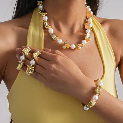 Westlicher Vintage Pleated Quadratisch Kunststoff Anhänger Künstliche Perle Halskette Armband Ohrringe Schmuck Set Für Damen Party