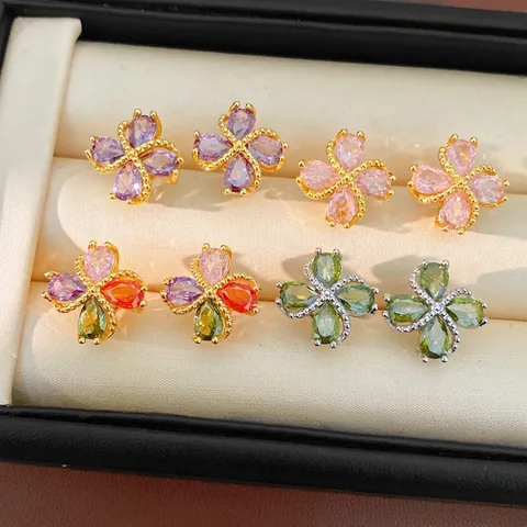 Pendientes de Botón Trébol de Cuatro Hojas Chapados en Oro de Dieciocho Quilates Para Mujer Pendientes Florales de Diamantes de Imitación Poste de Plata