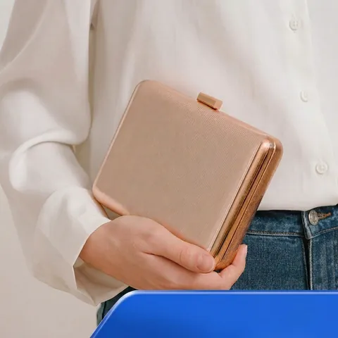 Elegant Metal Hard Shell Evening Bag Vertical Stripe Texture Gold Clutch For Women Party Formal Event Celebrity Style