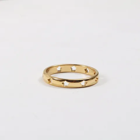 Anello Con Stella Vuota Design Bombato Acciaio Al Titanio Placcato Oro 18k Accessorio Moda Minimalista