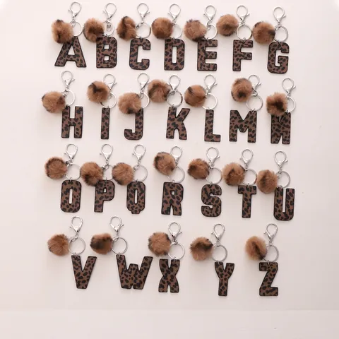 Llavero de Alfabeto de Cuero con Estampado de Leopardo Western Cowboy Con Pompon de Peluche Marrón Colgante de Letra Aceite de Borde Llavero Accesorio Mujer