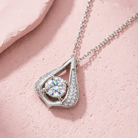 Collier Pendentif Coeur Dansant Chaîne Acier Inoxydable Cuivre Zircon Goutte Eau Plaqué Or Blanc Bijoux Élégants