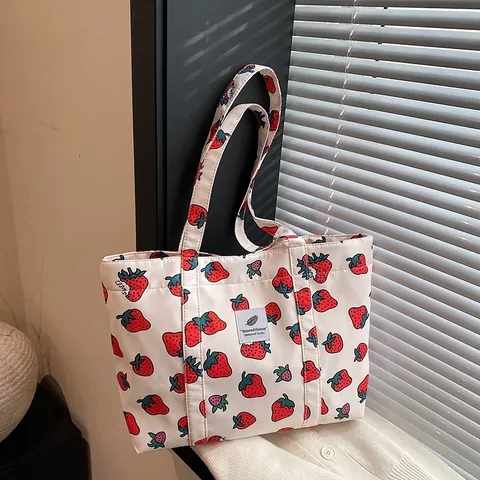 Sac Fourre-Tout Imprimé Fraise Grande Capacité Nylon Sac À Main Épaule Décontracté Mode Femmes À Fermoir Magnétique