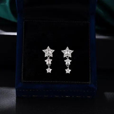 Orecchini Pendenti Coreani a Stella con Zirconia Brillante Eleganti Orecchini a Bottone a Tripla Stella Galvanizzati da Donna