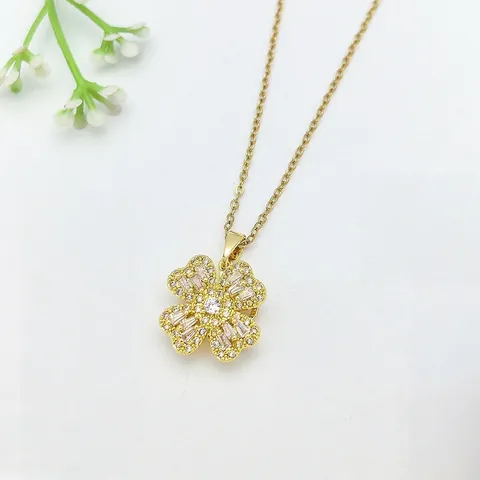 Lussuosa Collana Con Ciondolo a Fiore in Rame e Zirconia da Donna Quadrifoglio Girasole Placcato Oro Catena a Clavicola Regalo Gioielli