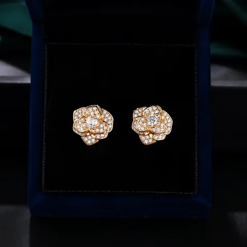 Lussuosi Orecchini a Bottone con Rosa in Rame Placcato Oro e Strass Vintage Francese Design Floreale Rotante per Donna
