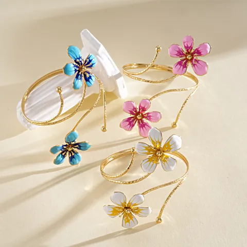 Vintage European Metal Drip Oil Flower Armband Bangle Sweet Niche High-end Exaggerated Spiral Arm Bangle For Women Jewelry
