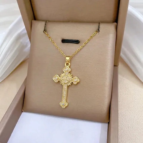 Collar de Colgante de Cruz de Acero Inoxidable Cobre Circonia Dorado Religioso Jesús Figura Retro Joyería para Mujer