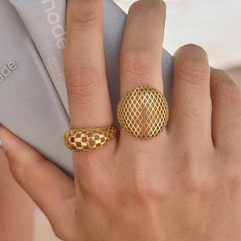 Bague Femme Vintage en Acier Inoxydable Maille Ajourée Plaqué Or Bague Large Géométrique Damier Bijoux de Doigt Minimaliste Luxe
