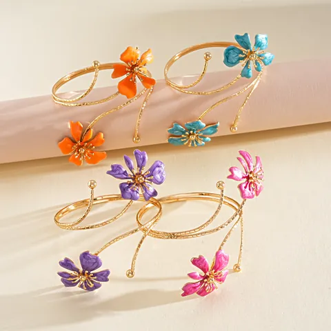 Western Style Enamel Flower Spiral Armband Bracelet For Women Fashion Metal Drip Oil Floral Open Bangle Summer Jewelry Gift