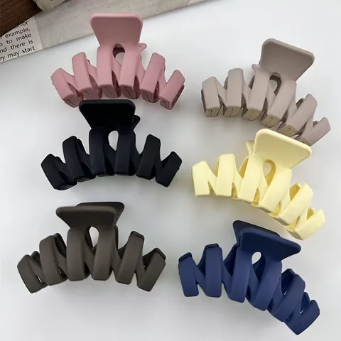 Large Matte Frosted Hair Claw Clip French Style Wavy Shark Clip Hair Accessories For Women Thick Hair Non-Slip Styling Tool Elegant Headwear