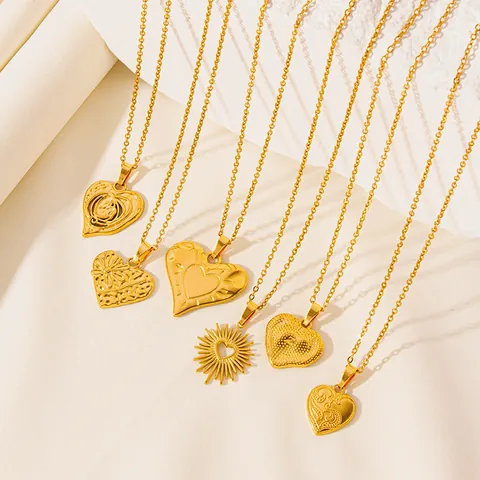 Collana Con Pendente A Cuore Vintage Acciaio Inossidabile Placcato Oro 18K Multicolore Fiore In Rilievo Gioielli Donne