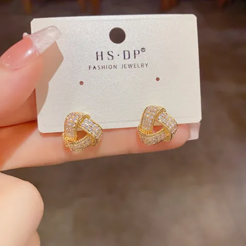 Orecchini a Bottone Delicati con Nodo a Triangolo Geometrico per Donna in Rame Placcato Oro Vero Zirconia Gioielli di Moda Minimalista