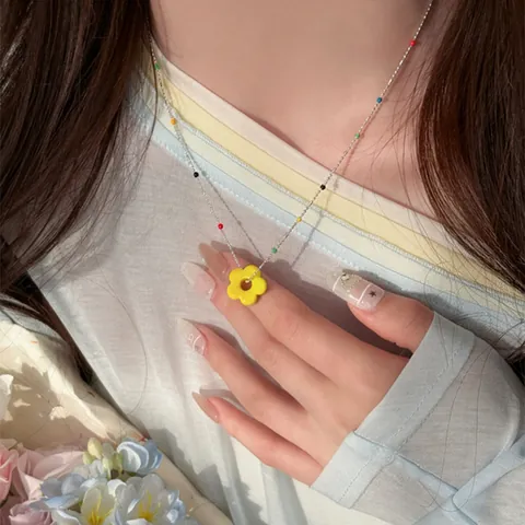 Aesthetic Dopamine Colorful Flower Beaded Necklace For Women Glass Beads Alloy Pendant Choker Daily Sweet Decorative Jewelry Gift