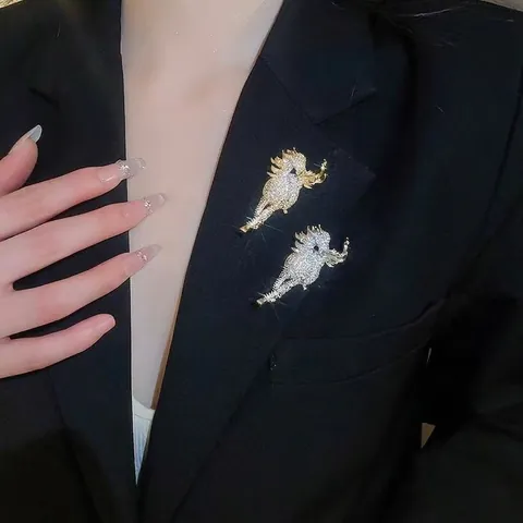 14k Gold Plated Copper Horse Brooch With Sparkling Rhinestones Elegant Animal Lapel Pin For Women Fashion Business Suit Accessory
