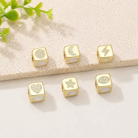 Collier Pendentif Cube en Cuivre Plaqué Or 18K pour Femme Nacre Zirconia Lune Étoile Cœur Mauvais Œil Éclair Collier