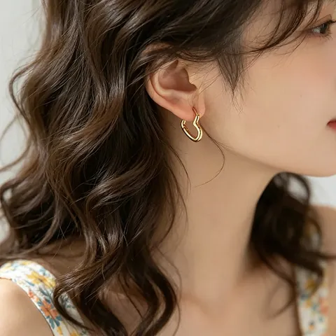 Minimalistische Herzförmige Creolen Aus Titanstahl 18K Vergoldet Einfacher Polierter Schmuck Für Damen Eleganter Koreanischer Stil