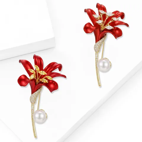 Eleganter Kupfer Zirkonia Lilie Blume Brosche Für Damen Rot Emaille Botanisch Floral Pins Mit Künstlicher Perle Kleidung Zubehör