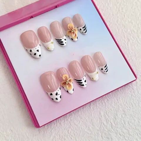 French Press On Nails Amandelvorm Met 3D Bloem Koeienpatroon Hars Kunstnagels Voor Vrouwen Elegante Manicure