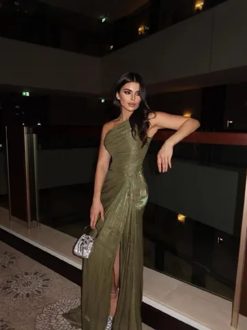 Elegant One Shoulder Olive Green Evening Dress Shiny Ruched Pleated High Slit Maxi Wedding Party Formal Event Gown For Women
