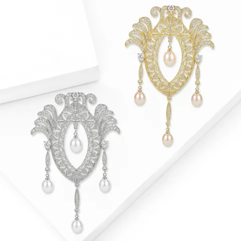 Spilla Barocca in Rame con Zirconia e Perla Artificiale Lussuosa Corsage a Fiore Traforato per Donna Gioielli per Banchetto di Nozze