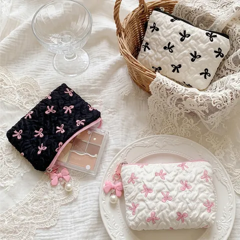 Gewatteerde Cosmetische Tas Met Strikpatroon Polyester Make-up Organizer Kunstparelhanger Draagbare Reistas Toilettas Koreaanse Ins Stijl