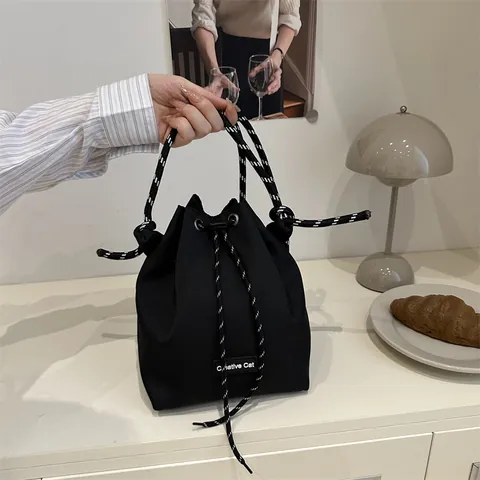 Creative Cat Buchstaben-Patch Kordelzug Bucket Bag Für Damen Nylon Plissiert Umhängetasche Lässige Mode Handtasche