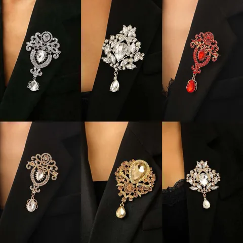 Vintage Legering Kristal Strass Speld Voor Vrouwen Elegante Waterdruppel Hanger Spelden Retro Paleis Stijl Banket Bruiloft Kleding Accessoires
