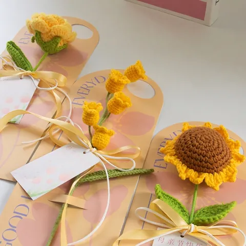 Handmade Crochet Yarn Flower Bouquet Artificial Sunflower Rose Carnation With Greeting Card For Mother's Day Teacher's Day Gift