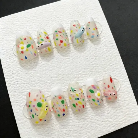 Unghie Finte A Pressione Forma Mandorla Base Bianca Motivo A Pois Colorati Decorazione Orso Cuore In Resina 3D Donne