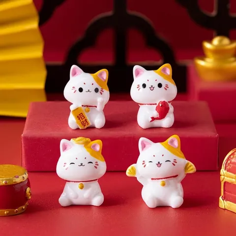 Mini Lucky Cat Figurine Resin Maneki Neko Miniature Desktop Ornament Feng Shui Fortune Car Dashboard Decor Cartoon Style