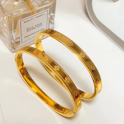 Luxe Titanium Staal Klavertje Vier Armring Voor Vrouwen Goud Verguld Bloemenpatroon Vintage Kralenrand Armring Sieraden Cadeau