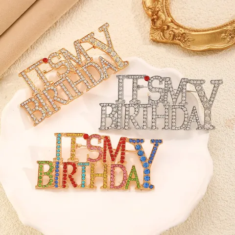 Κράμα Στρας IT'S MY BIRTHDAY Γράμμα Καρφίτσα Για Γυναίκες Άνδρες Δώρο Πάρτι Γενεθλίων ΗΠΑ 250 Επέτειος Αναμνηστική Καρφίτσα Μεταλλικό Σήμα