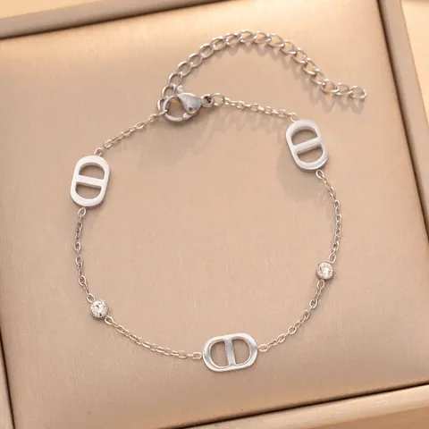 Bracelet Design de Niche Lettre D en Acier Titane Plaqué Or Véritable Pour Femmes Vintage Bijoux de Chaîne Strass Accessoire de Main Élégant