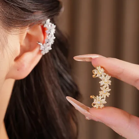 Pendientes de Clip de Flor Chapado en Oro 14K para Mujer Elegantes Pendientes de Cobre y Circonia Sin Agujero Joyería